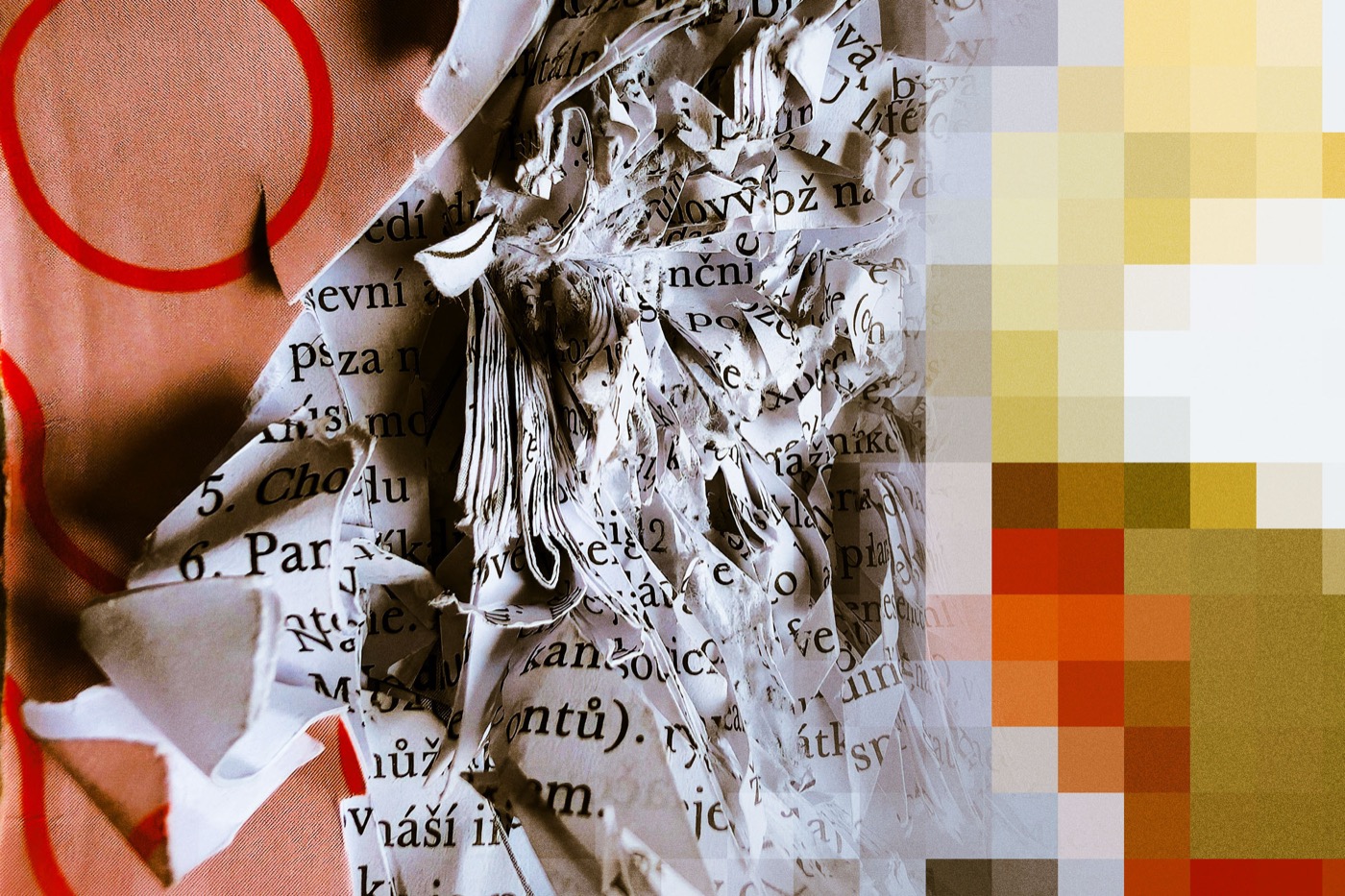 Разорванные страницы книги, переходящие в пиксельную рябь — иллюстрация к уничтожению редких изданий ради обучающих данных. Futurism