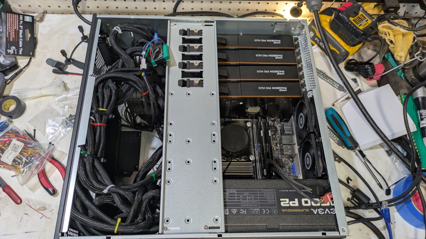 Четыре AMD Radeon PRO V620 без вентиляторов в открытом корпусе — «ИИ-ЦОД в гараже»